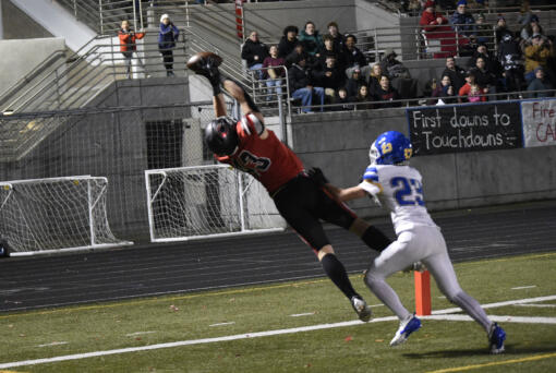 Nikko Speer (43) of Camas pulls in a touchdown pass in front of Braeden Rucks of Stadium in a 4A state preliminary football game at Doc Harris Stadium in Camas on Friday, Nov. 8, 2024.