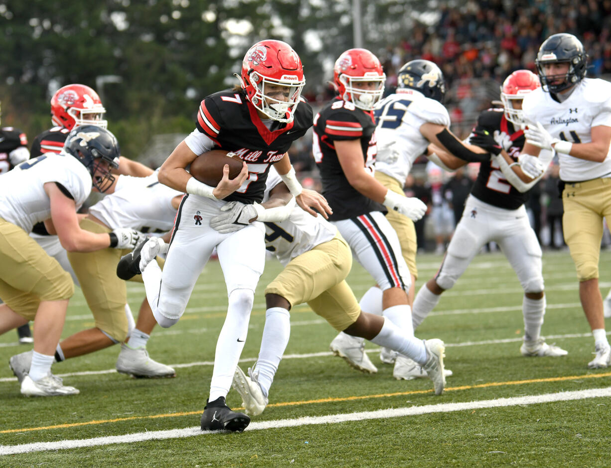 Camas senior Jake Davidson (7) runs into the end zone Saturday, Nov. 23, 2024, during the Papermakers’ 35-21 win against Arlington in a quarterfinal playoff game at Doc Harris Stadium in Camas.