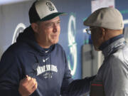 Seattle Mariners manager Dan Wilson, left, speaks with Mariners broadcaster Dave Sims before a baseball game against the San Francisco Giants, Saturday, Aug. 24, 2024, in Seattle.