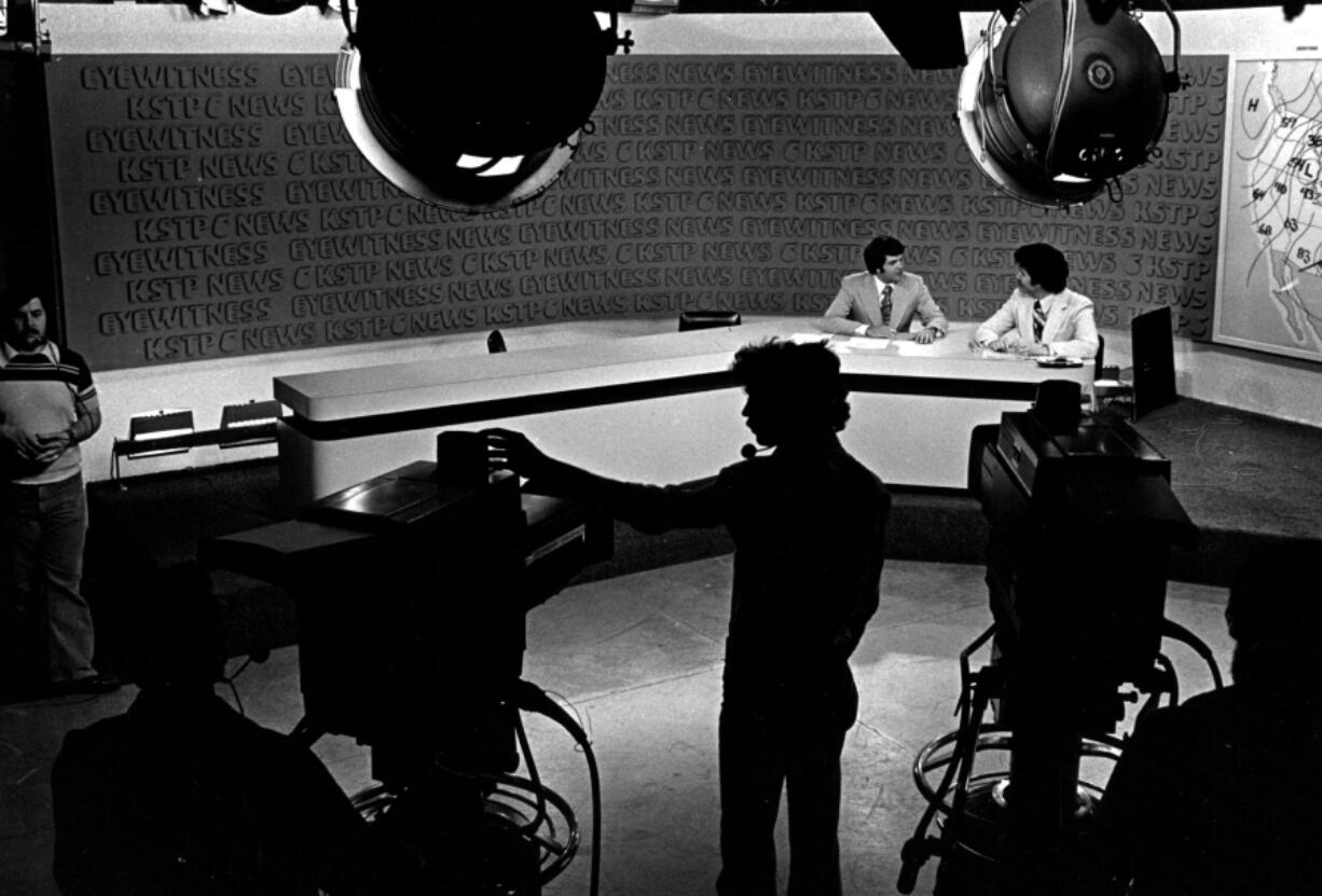 Twin Cities news anchor Ron Magers and weather forecaster Walt Lyons confer before a program begins in 1976.