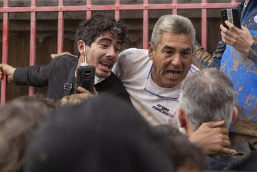 Spain&rsquo;s King Felipe VI speaks with people amidst angry Spanish flood survivors in Paiporta, near Valencia, Spain, Sunday Nov. 3, 2024.