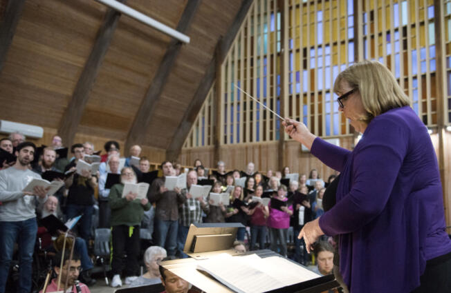 Music director Jana Hart leads the Vancouver USA Singers (now Vancouver Master Chorale) as members rehearse in 2018 at First Presbyterian Church in Vancouver.