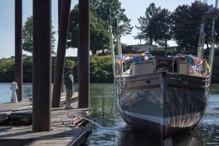 Family boat Corahleen returns to water after restoration video